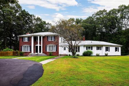 44 Heritage Drive, Warwick, Rhode Island 02818