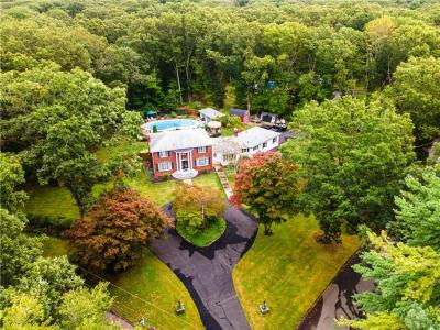 44 Heritage Drive, Warwick, Rhode Island 02818
