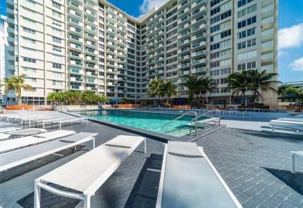 1200 West Ave 322, Miami Beach, Florida 33139, USA