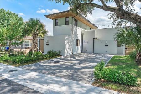 1076 NW 55th St, Miami, Florida 33127, USA