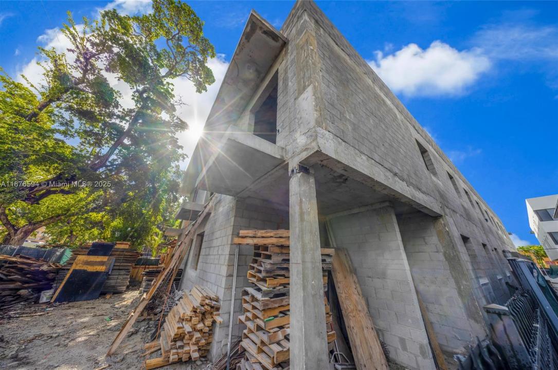 1254 SW 2nd St, Miami, Florida 33135, USA