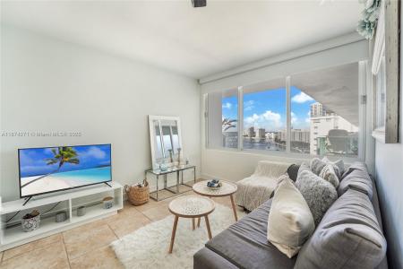 1000 West Ave PH22, Miami Beach, Florida 33139, USA