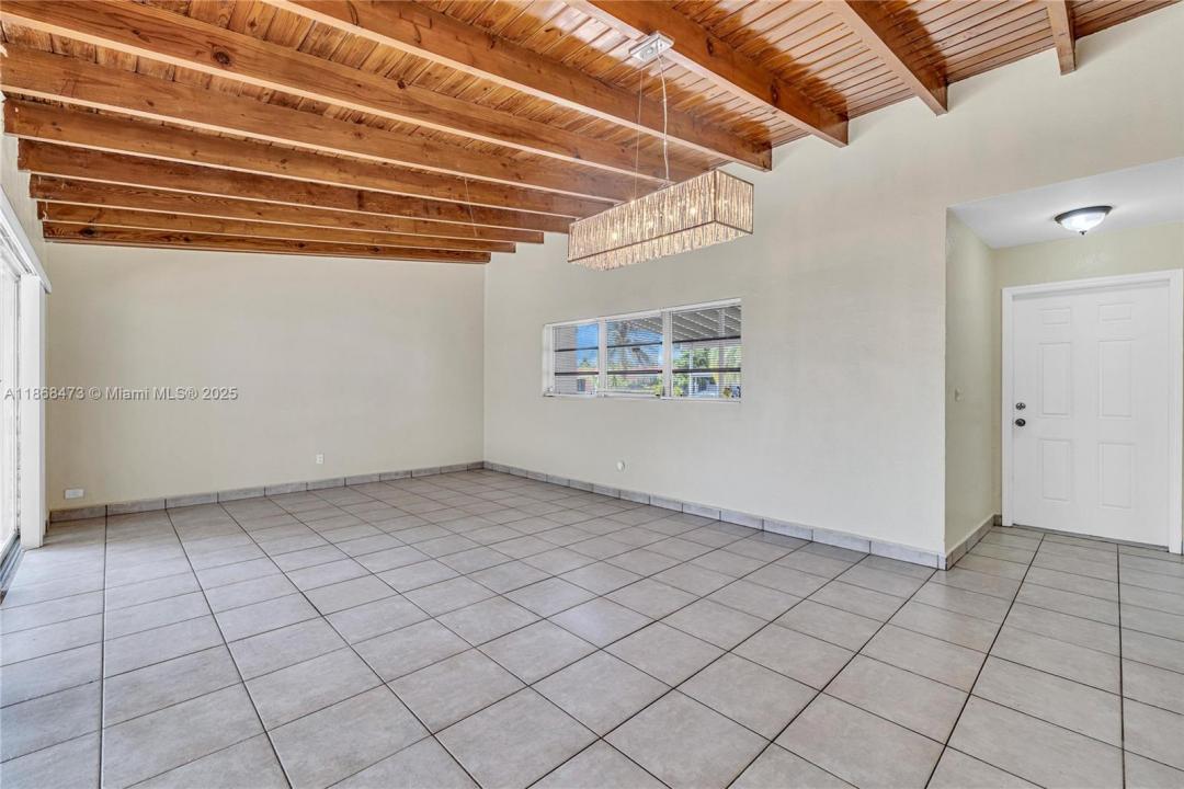 650 NE 178 St, Miami, Florida 33162