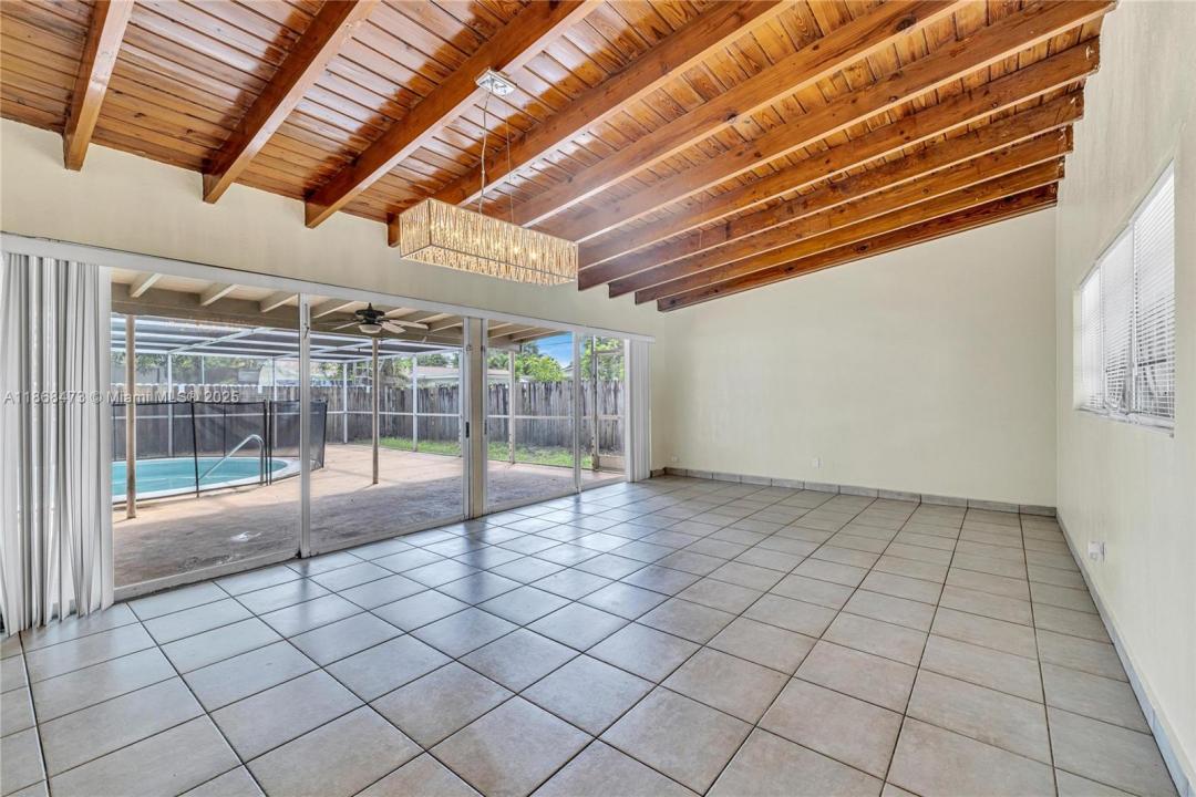 650 NE 178 St, Miami, Florida 33162