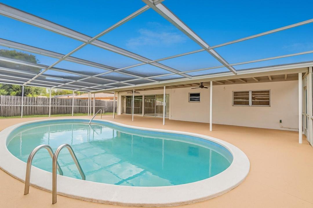 650 NE 178 St, Miami, Florida 33162