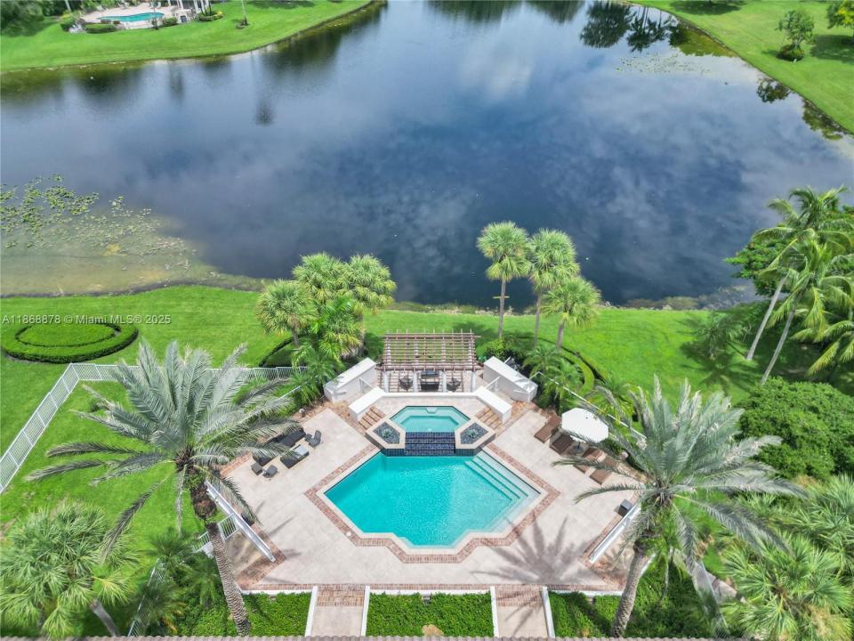 2950 Surrey Lane, Weston, Florida 33331
