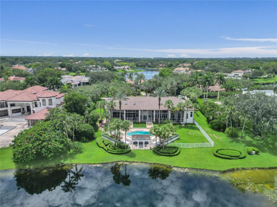 2950 Surrey Lane, Weston, Florida 33331