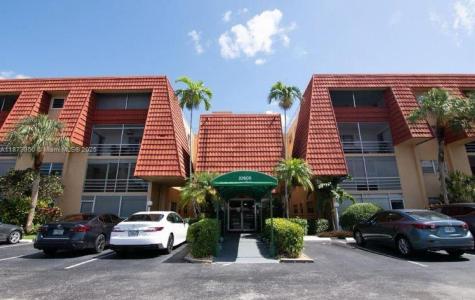 22605 SW 66th Ave 409, Boca Raton, Florida 33428, USA