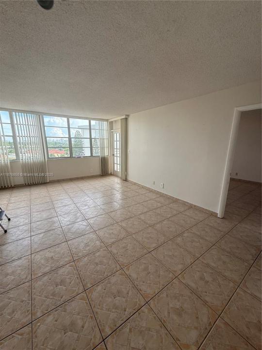 2025 NE 164th St 806, North Miami Beach, Flórida 33162, Estados Unidos
