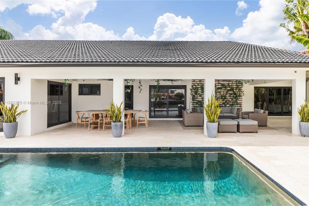 2925 NE 164th St, North Miami Beach, Florida 33160