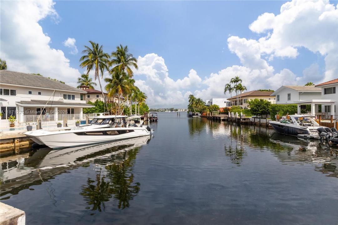 2925 NE 164th St, North Miami Beach, Florida 33160