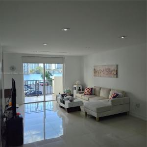 2750 NE 183rd St 301, Aventura, Florida 33160, USA