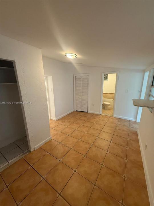 1340 Peri St D, Opa-Locka, Flórida 33054, Estados Unidos
