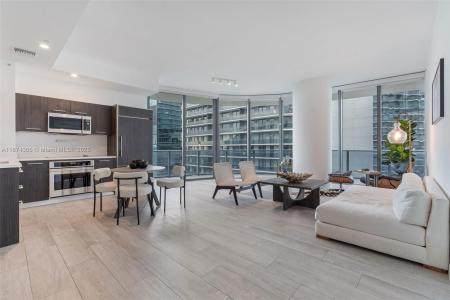 45 SW 9th St 4301, Miami, Florida 33130, USA