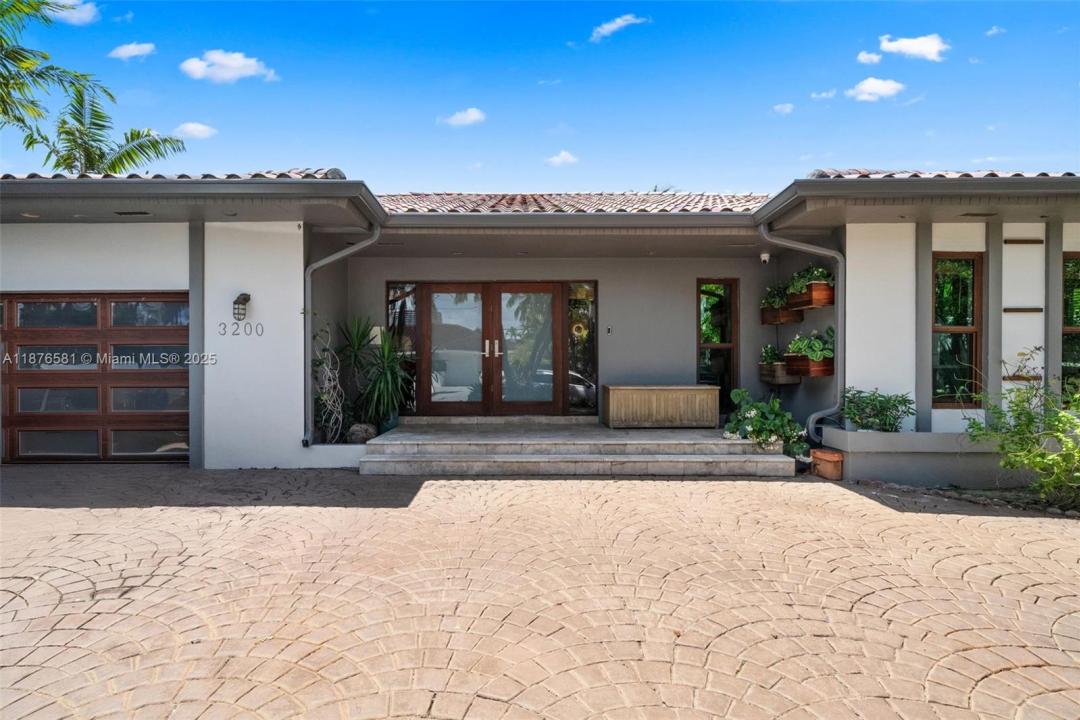 3200 NE 165th St, North Miami Beach, Florida 33160