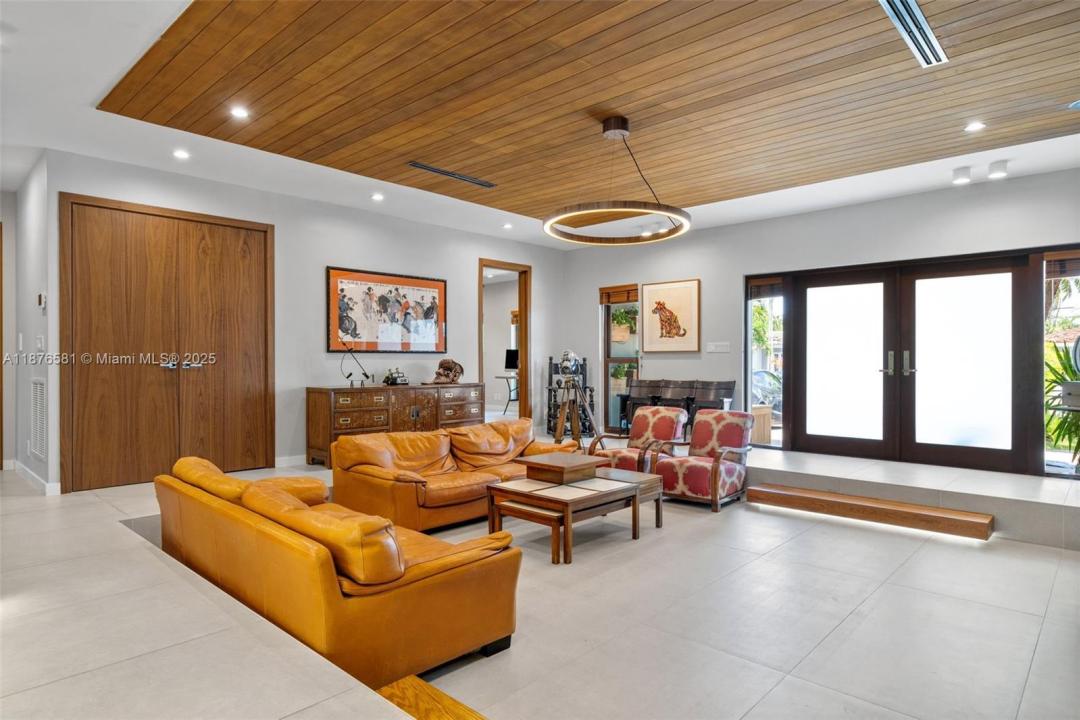 3200 NE 165th St, North Miami Beach, Florida 33160