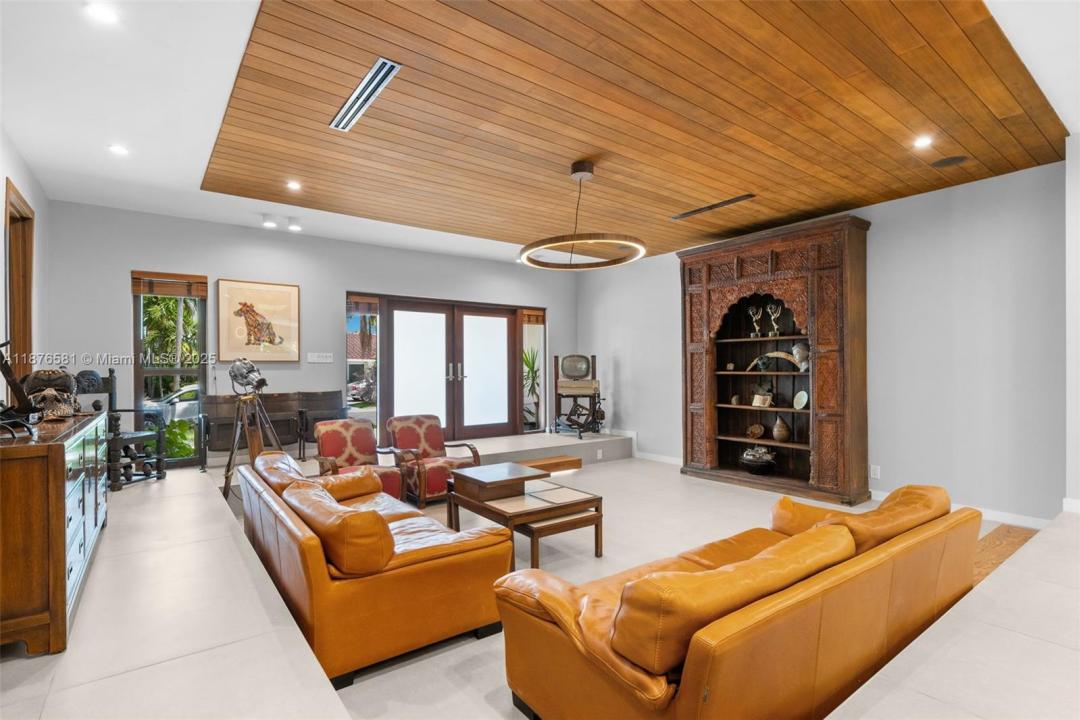 3200 NE 165th St, North Miami Beach, Florida 33160