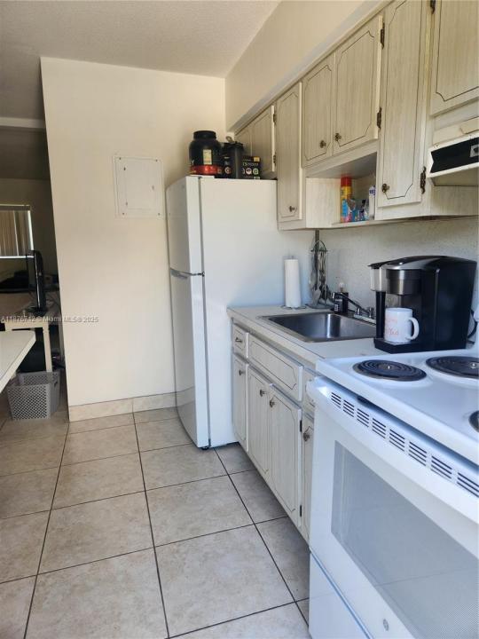 2111 NE 42nd Ct 1, Lighthouse Point, Florida 33064, Stati Uniti
