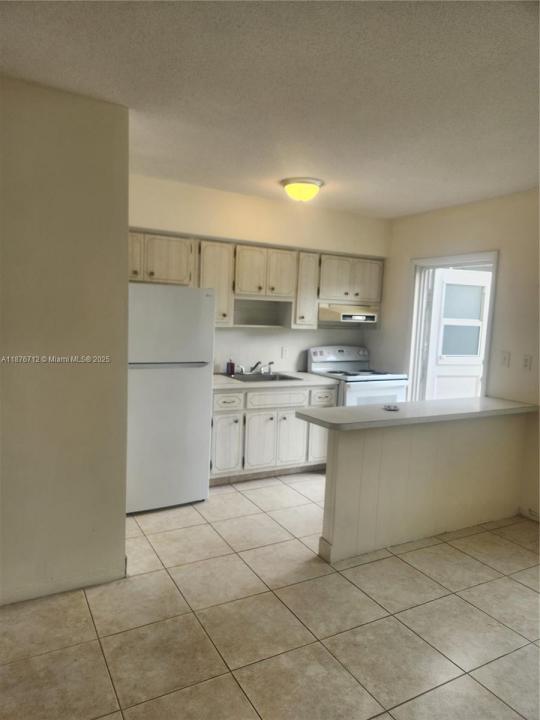2111 NE 42nd Ct 1, Lighthouse Point, Florida 33064, Stati Uniti