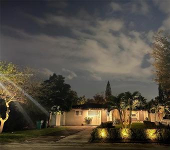 121 NE 121st St 1212, North Miami, Florida 33161, USA