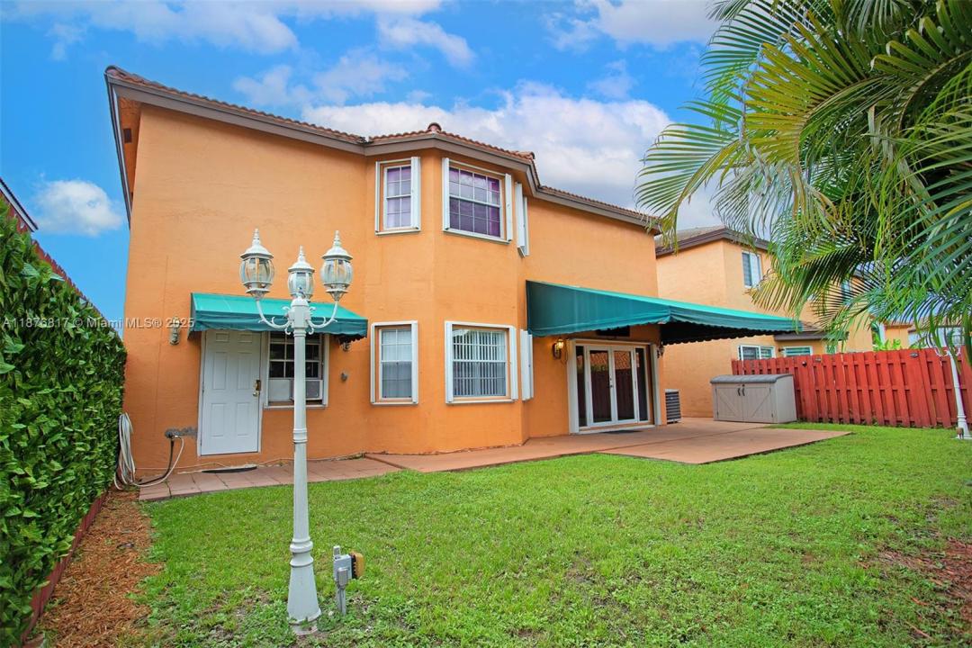19921 NW 86th Ave, Hialeah, Florida 33015, Estados Unidos