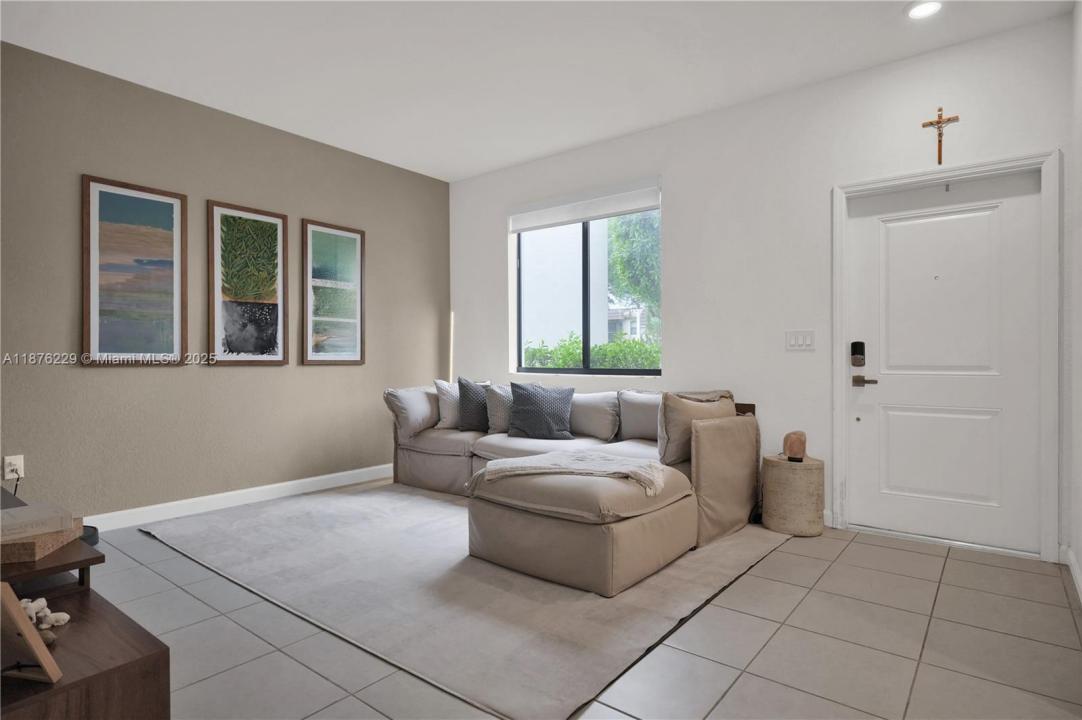 909 NE 211th St, Miami, Флорида 33179, Соединенные Штаты