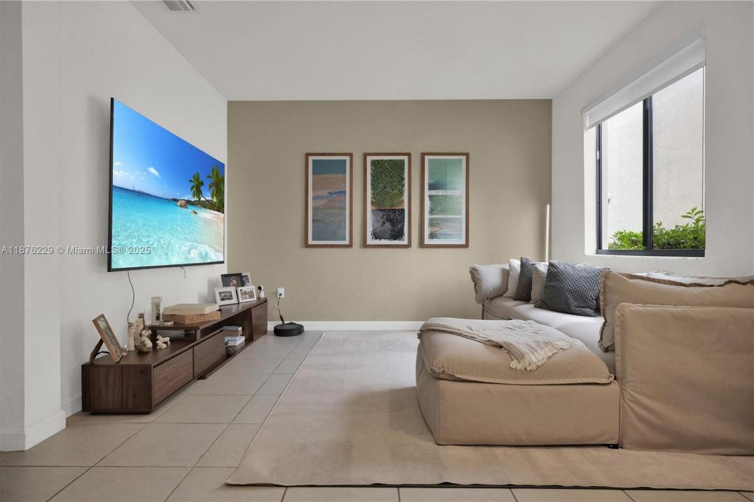 909 NE 211th St, Miami, Флорида 33179, Соединенные Штаты