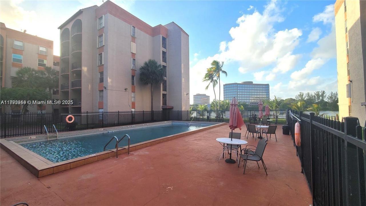 5201 NW 7th St 609W, Miami, Flórida 33126, Estados Unidos