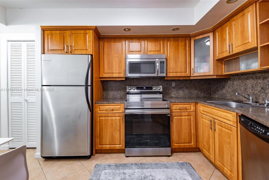 1750 NE 191st St 708-2, Miami, 佛罗里达州 33179, 美国