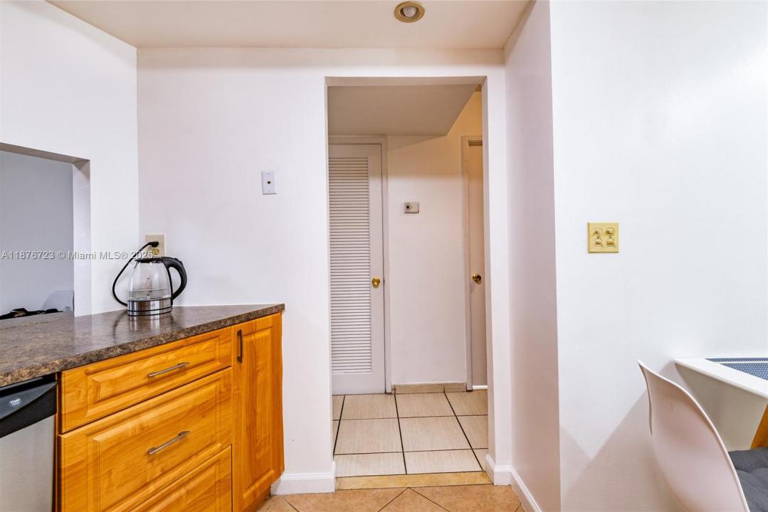 1750 NE 191st St 708-2, Miami, 佛罗里达州 33179, 美国