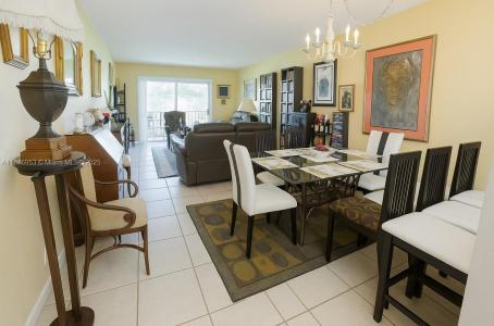671 S Hollybrook Dr 302, Pembroke Pines, Florida 33025, USA