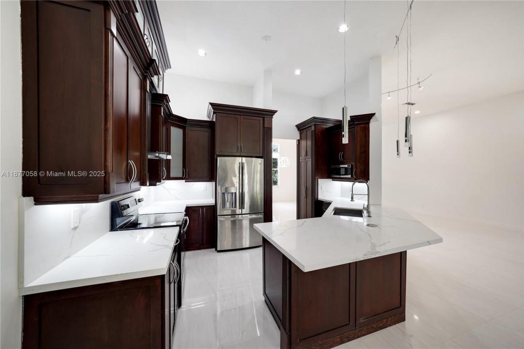2527 Jardin Dr, Weston, Florida 33327