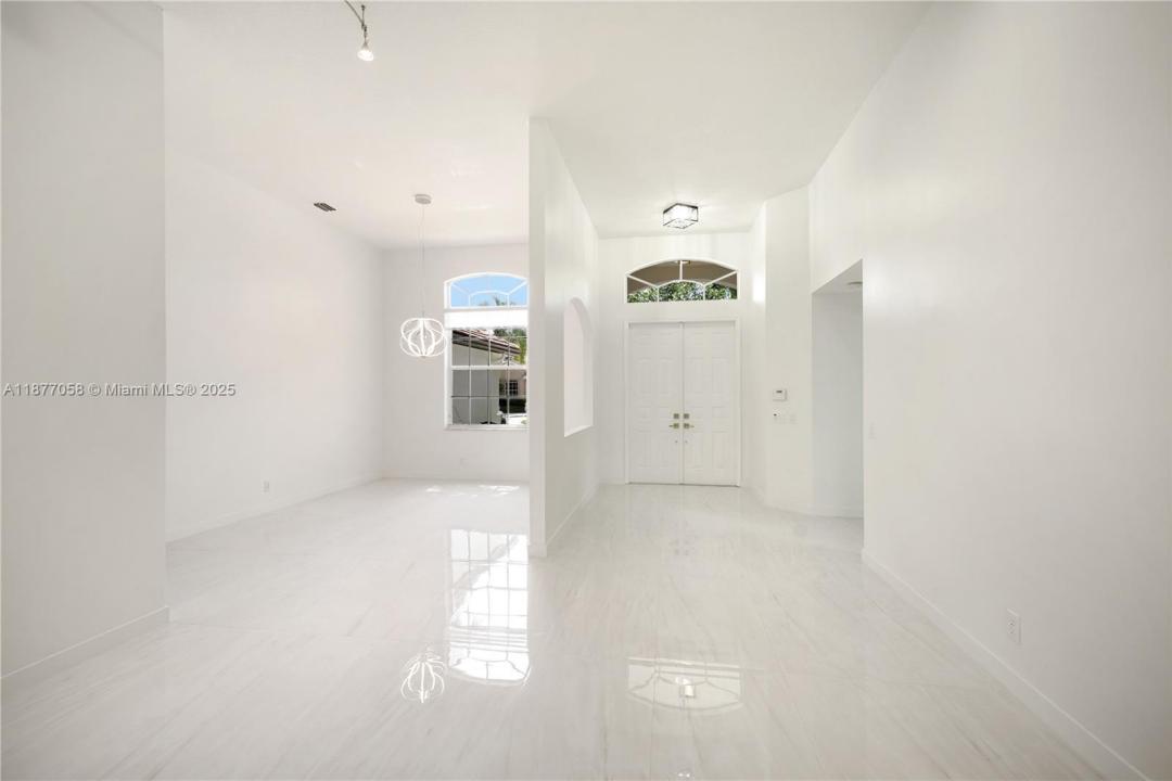 2527 Jardin Dr, Weston, Florida 33327