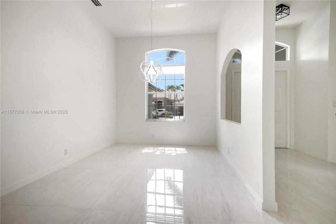 2527 Jardin Dr, Weston, Florida 33327