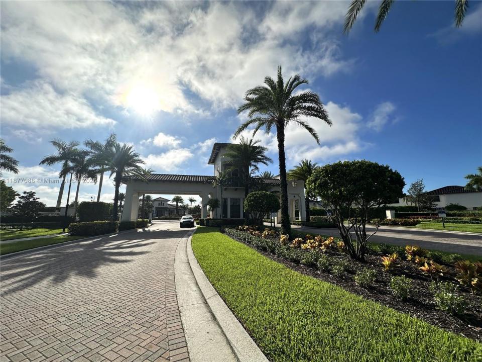 9374 W 32nd Ln, Hialeah, Florida 33018