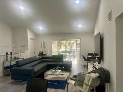 707 Gardens Dr 203, Pompano Beach, Florida 33069, USA