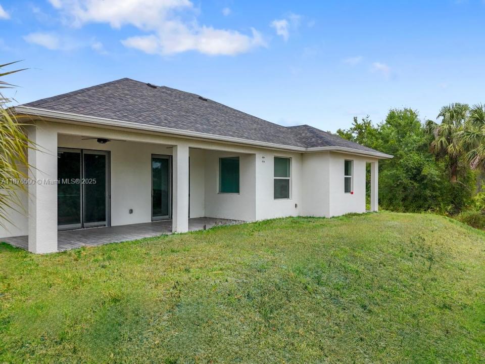 409 Columbus BLVD, Lehigh Acres, Florida 33974, Estados Unidos