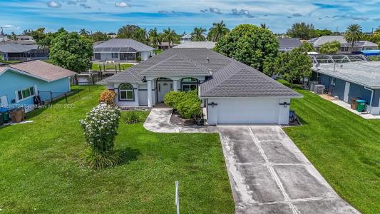 3902 SE 13th Ave, Cape Coral, Florida 33904, USA