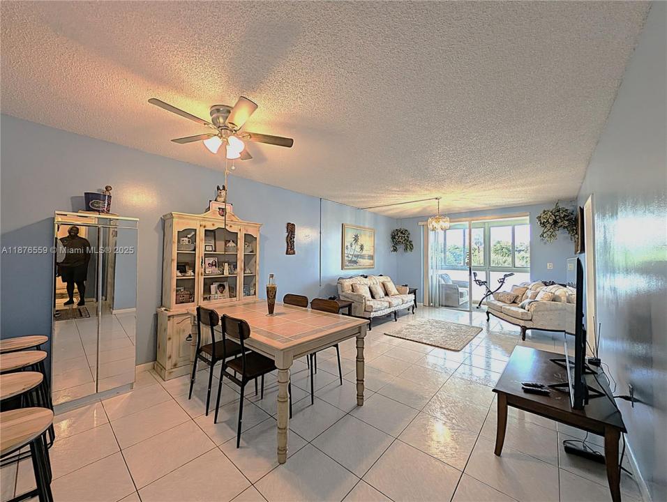5935 Del Lago Cir 307, Sunrise, Florida 33313, Estados Unidos
