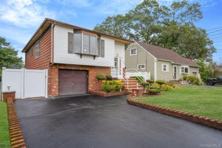 813 Windmill Avenue, West Babylon, New York 11704, USA