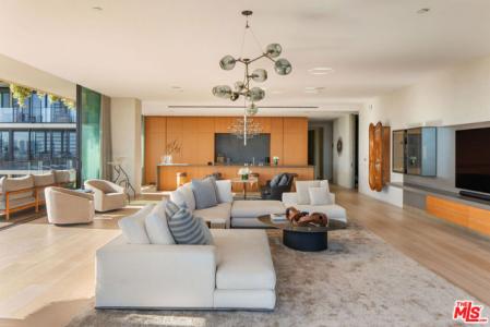 W Sunset Boulevard, West Hollywood, Калифорния 90069, Соединенные Штаты