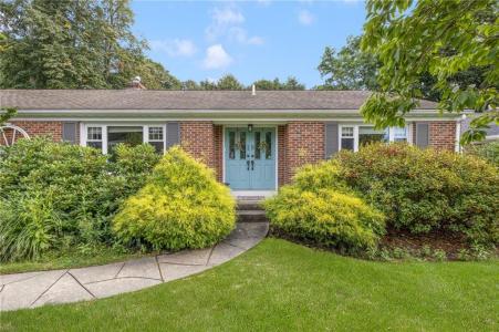 18 Hanley Farm Road, Warren, RI 02885, USA