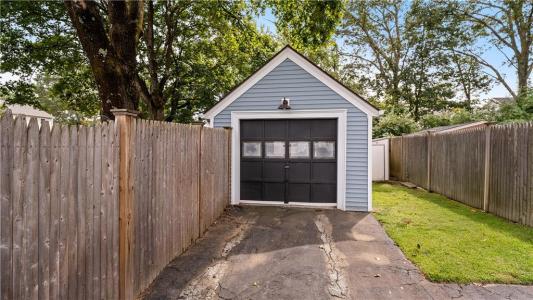 20 Manor Road, Cranston, Rhode Island 02920