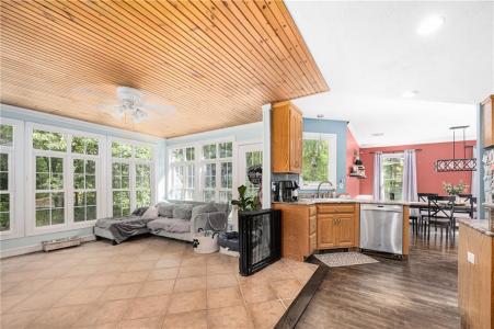 291 Old Oxford Road, North Smithfield, Rhode Island 02896