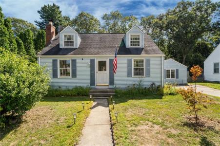 132 King Phillip Drive, North Kingstown, RI 02852, USA