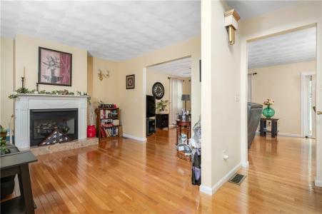 51 Gilcrest Drive, West Warwick, Rhode Island 02893