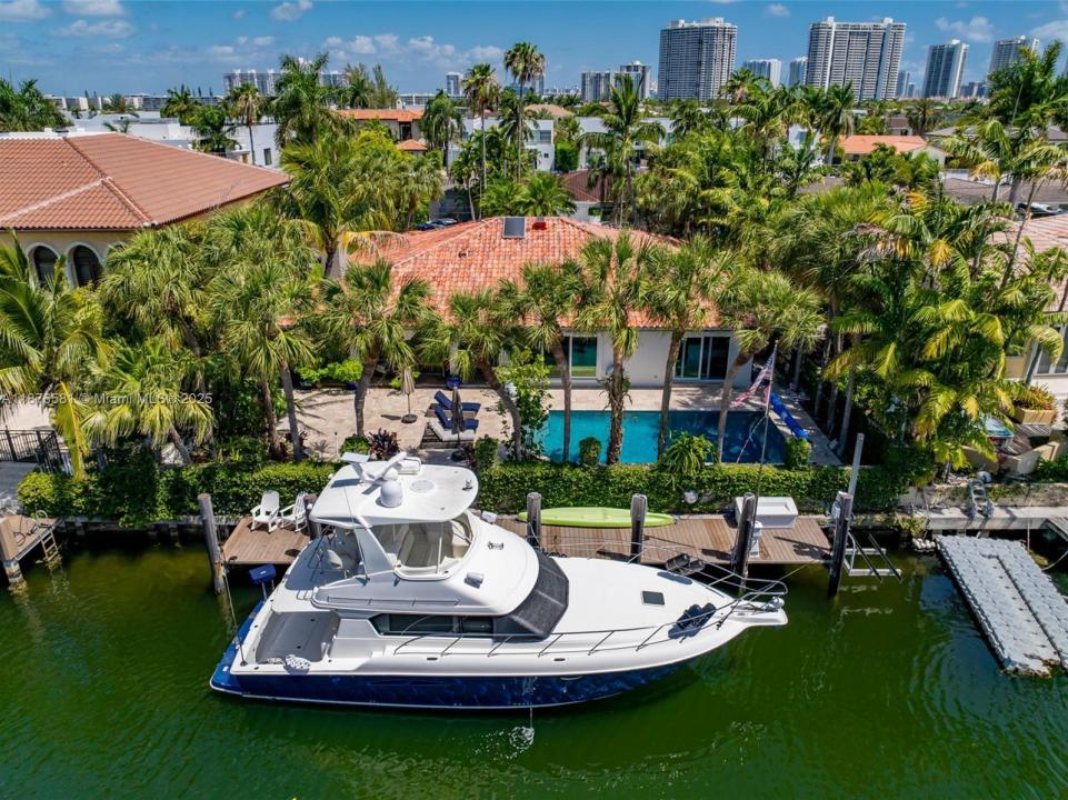 3200 NE 165th St, North Miami Beach, Florida 33160