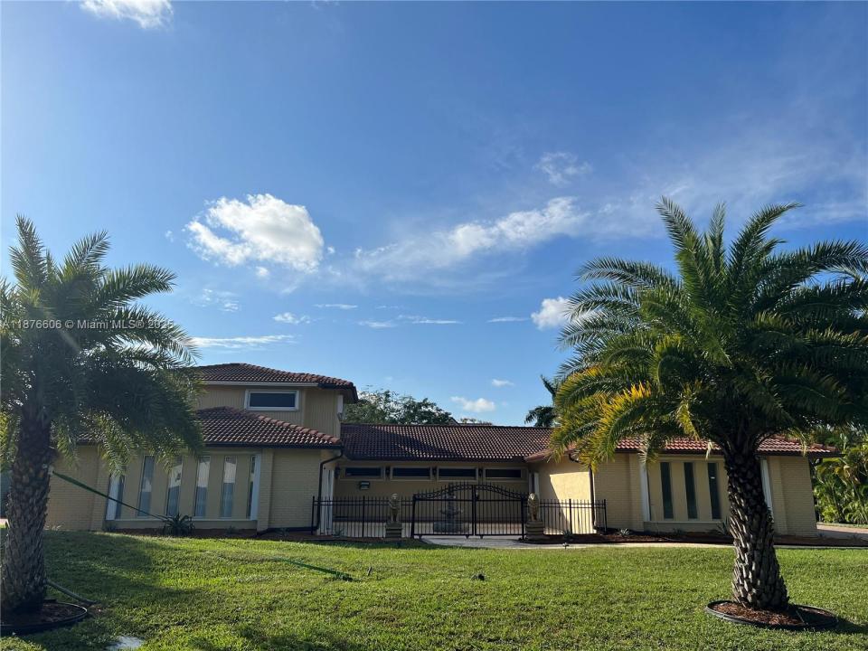 9030 NW 32nd St, Coral Springs, Florida 33065