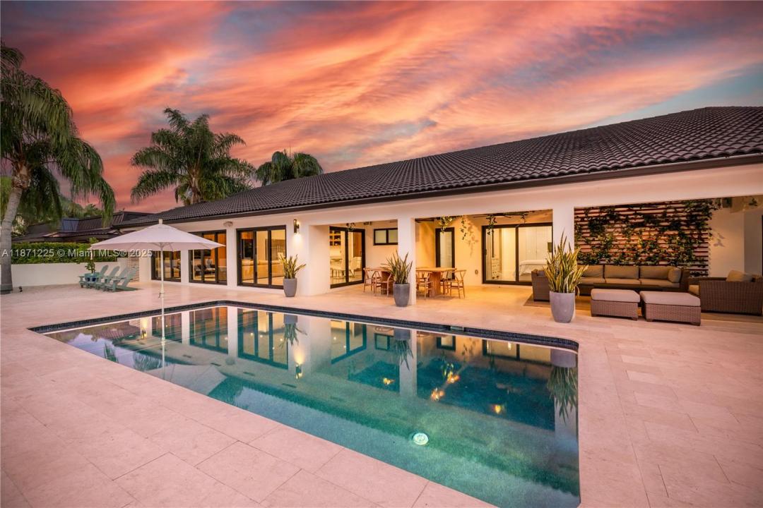 2925 NE 164th St, North Miami Beach, Florida 33160