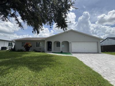 2281 SE Belvedere Street, Port Saint Lucie, פלורידה 34984, ארצות הברית של אמריקה 